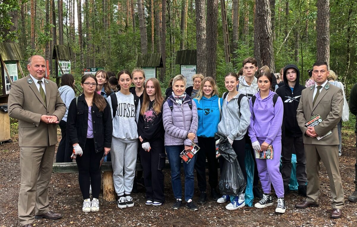 20 września 2022 – Już  29. raz nasza szkoła uczestniczyła w „Sprzątaniu Świata”