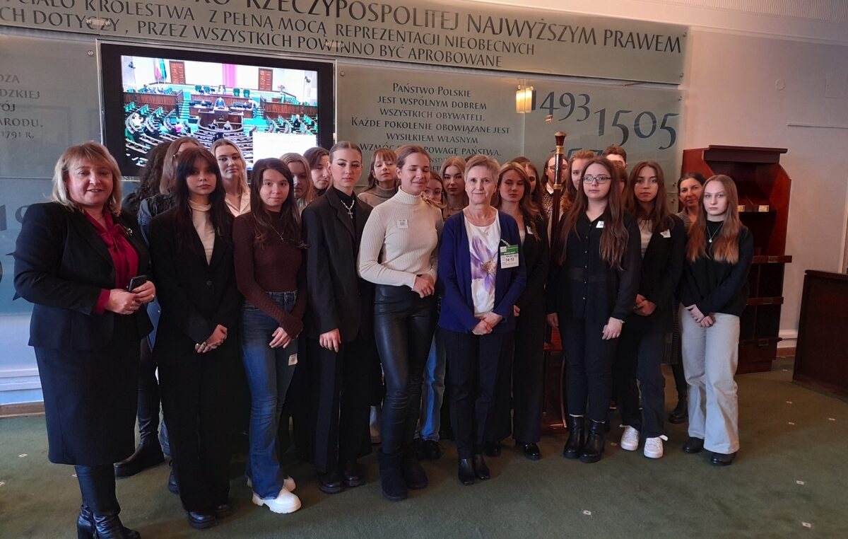 16 grudnia 2022 – Młodzież z klasy II D z wizytą w Sejmie Rzeczypospolitej Polskiej
