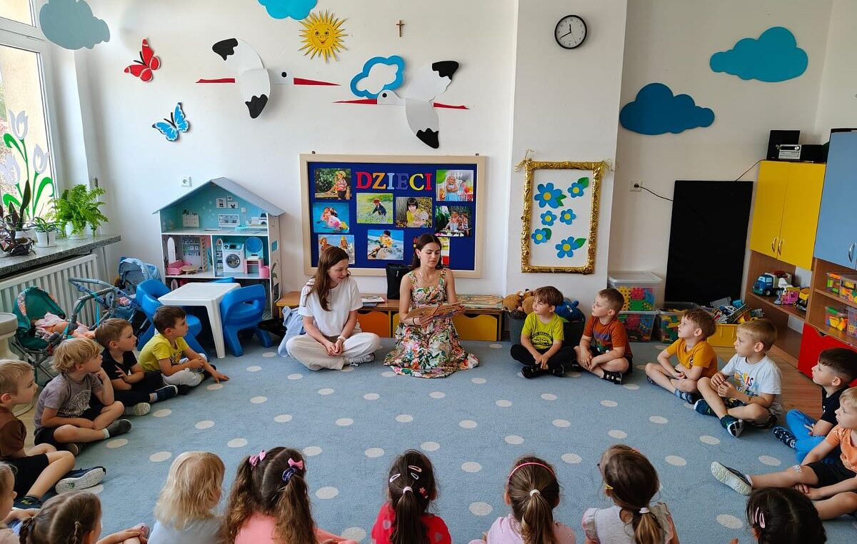 5 czerwca 2025 – Nasze licealistki czytały przedszkolakom