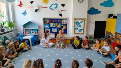 5 czerwca 2025 – Nasze licealistki czytały przedszkolakom