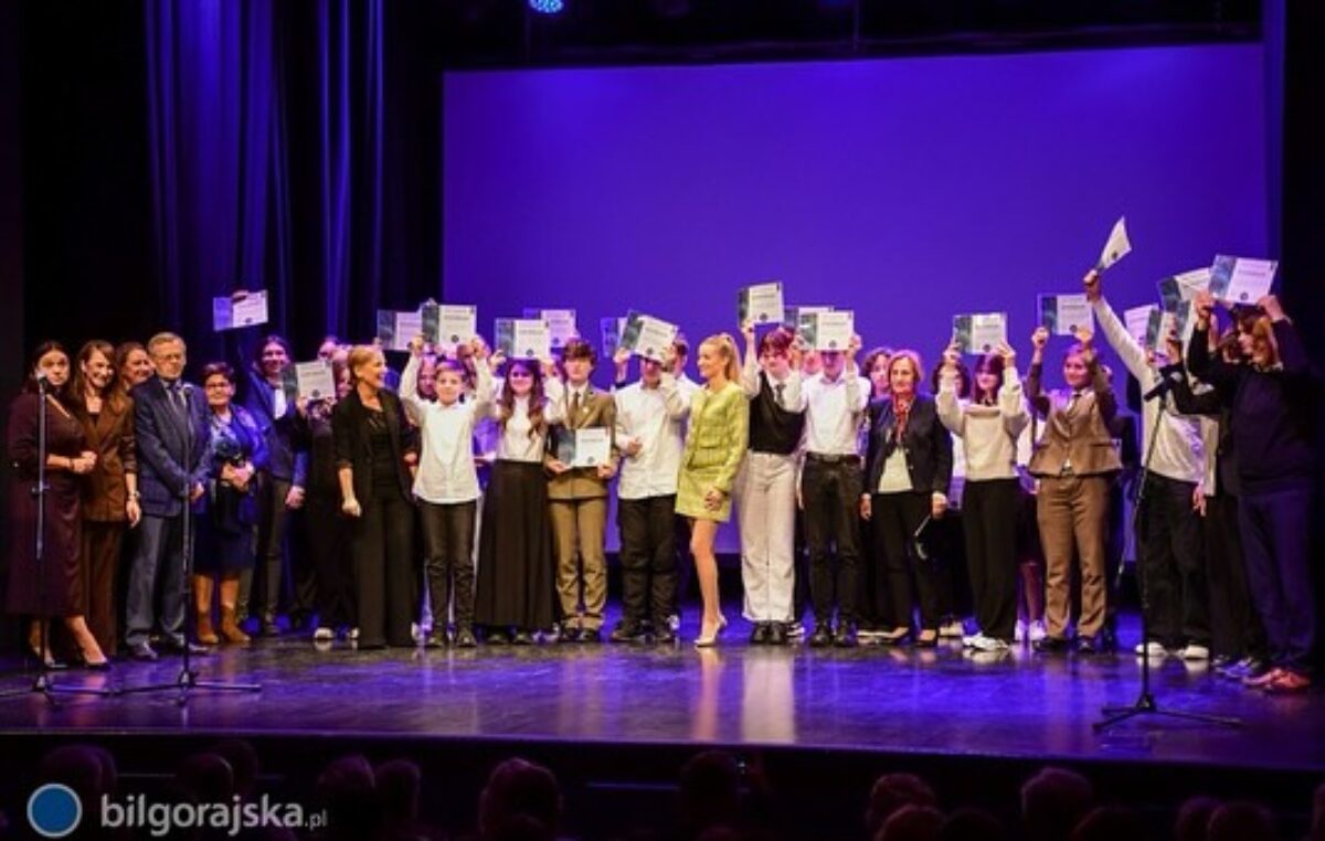 23 października 2025 – Stypendia Fundacji Fundusz Lokalny Ziemi Biłgorajskiej